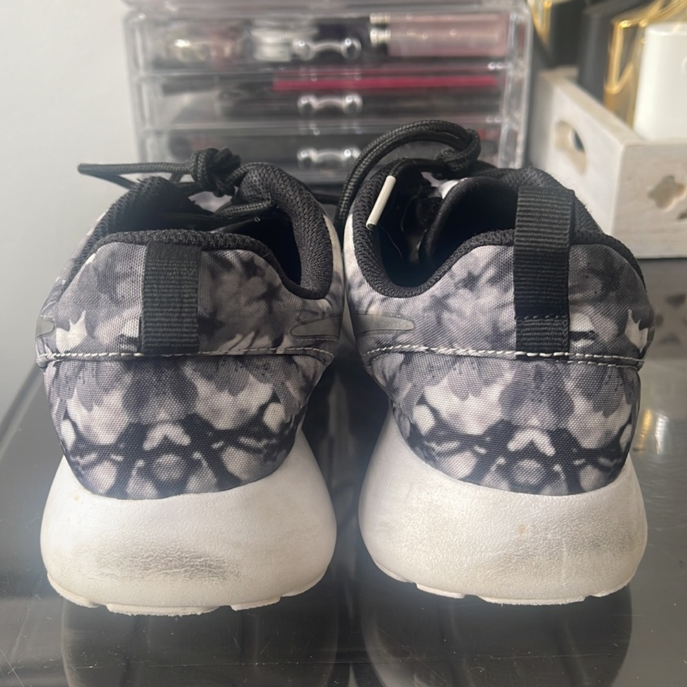 Nike Roches - Picture 6 of 9